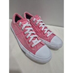 Converse Low Top Sneakers in Pink and White